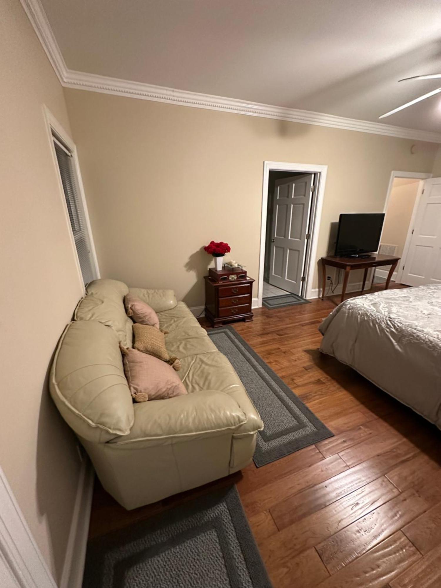 Moorefield Suites Greensboro East 맥린즈빌 외부 사진